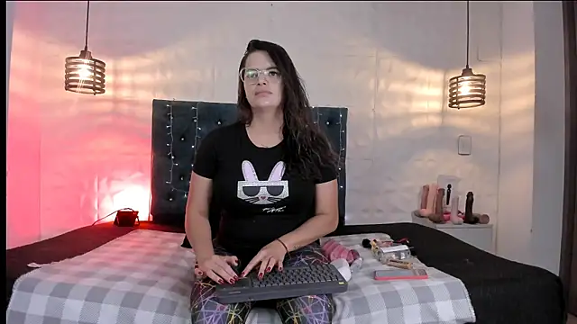 Snapshot of samantha_foxyy chatting on June 7, 11:36 am samantha foxyy online show from June 7, 11:36 am