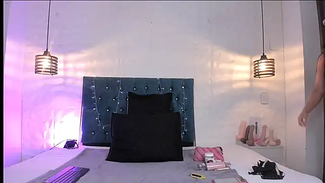 Snapshot of samantha_foxyy chatting on June 18, 11:36 am samantha foxyy online show from June 18, 11:36 am