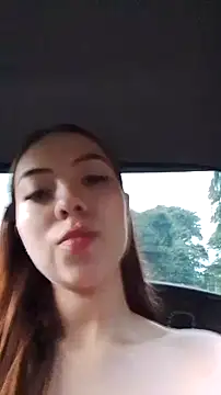 Snapshot of lizzyrossie chatting on June 18, 10:47 pm lizzyrossie online show from June 18, 10:47 pm