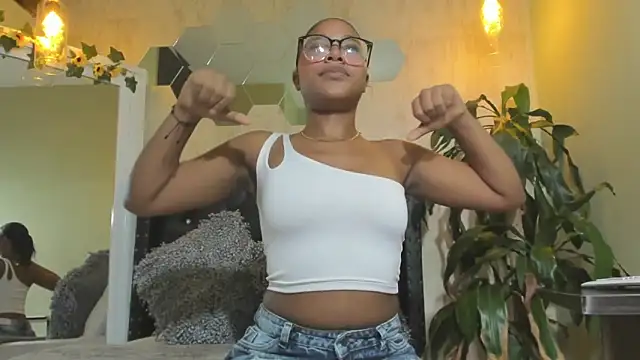 Naomy-lopez online show from March 16, 7:40 pm