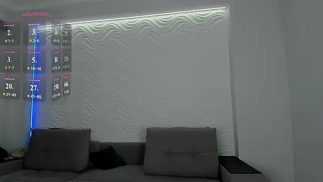 Snapshot of calystria chatting on June 14, 7:43 am calystria online show from June 14, 7:43 am