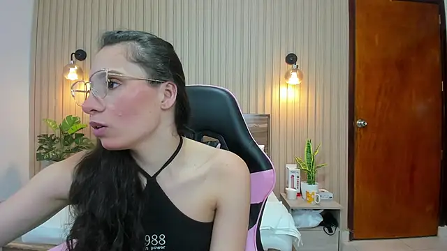 valeryn  rosse online show from July 14, 9:31 pm