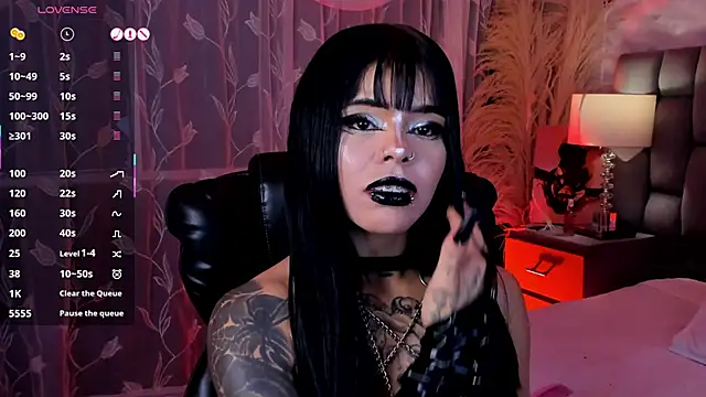 Snapshot of SweetDevil_7 chatting on June 21, 11:29 pm SweetDevil 7 online show from June 21, 11:29 pm