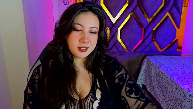 Snapshot of Luvienne chatting on May 9, 7:30 pm Luvienne online show from May 9, 7:30 pm