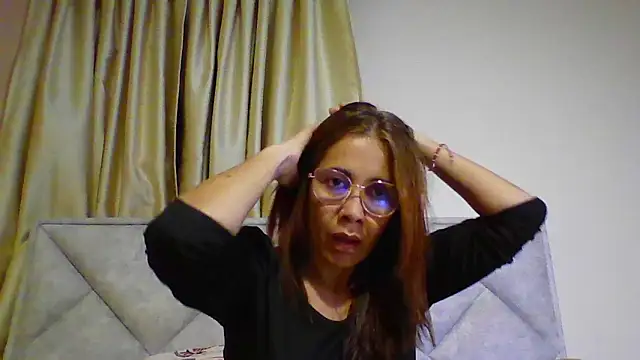 Snapshot of camila_star10 chatting on May 10, 12:16 am camila star10 online show from May 10, 12:16 am
