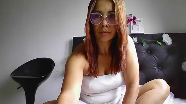 Snapshot of camila_star10 chatting on May 17, 5:09 pm camila star10 online show from May 17, 5:09 pm