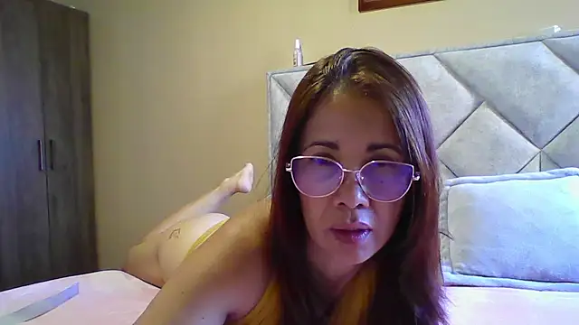Snapshot of camila_star10 chatting on June 9, 12:17 pm camila star10 online show from June 9, 12:17 pm