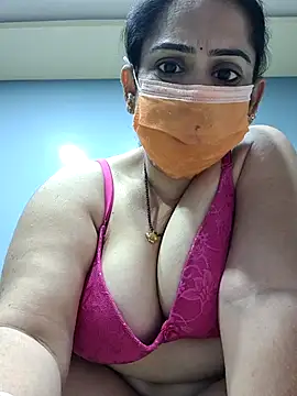 Snapshot of diyam4002 chatting on February 25, 9:30 am diyam4002 online show from February 25, 9:30 am