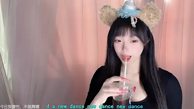 LovelyXiaoYi online show from February 13, 12:39 am