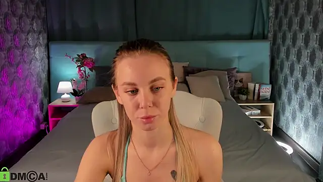 Snapshot of Tesssa_Young chatting on April 4, 12:31 am Tesssa Young online show from April 4, 12:31 am