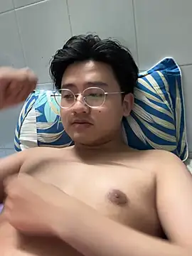 Snapshot of Kami_Kazo chatting on May 5, 4:59 pm Kami Kazo online show from May 5, 4:59 pm