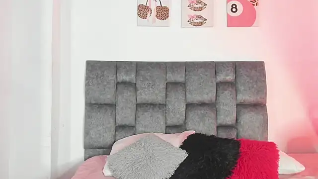 Snapshot of Isabella_Moon9 chatting on June 6, 11:26 am Isabella Moon9 online show from June 6, 11:26 am