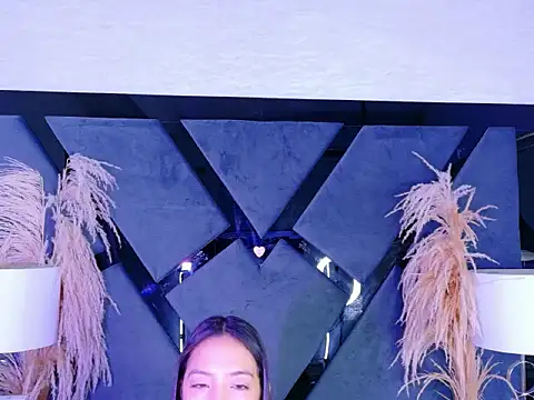 KylieWhitee online show from February 19, 12:01 pm