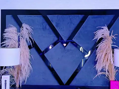 KylieWhitee online show from February 20, 12:05 pm