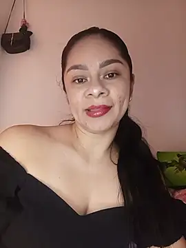 Snapshot of luna_pinky chatting on July 27, 6:37 pm luna pinky online show from July 27, 6:37 pm