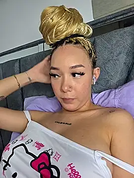 Snapshot of alaia_princess chatting on May 10, 11:21 pm alaia princess online show from May 10, 11:21 pm