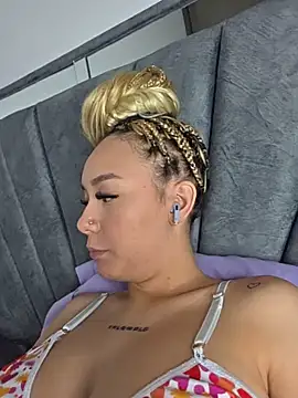 Snapshot of alaia_princess chatting on May 16, 11:14 pm alaia princess online show from May 16, 11:14 pm