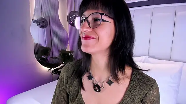 Snapshot of ViolettaColinss chatting on June 22, 11:40 am ViolettaColinss online show from June 22, 11:40 am
