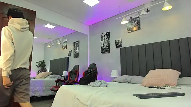 Raphael Nyon online show from March 1, 3:41 am