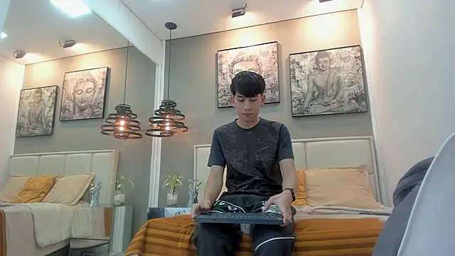 Raphael Nyon online show from March 6, 3:47 am