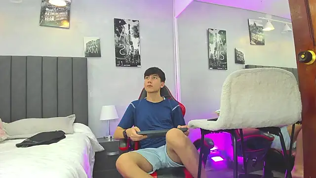 Raphael Nyon online show from March 13, 3:46 am