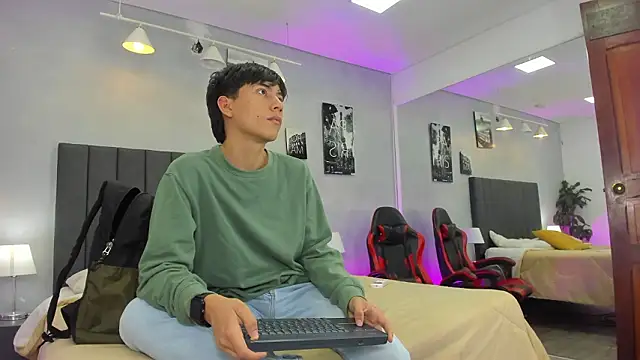 Raphael Nyon online show from March 18, 3:42 am