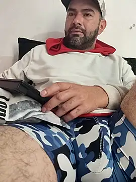 hairyandbigmann online show from March 7, 6:05 pm