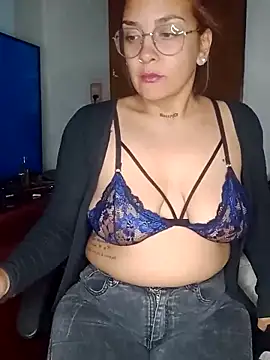 Snapshot of kuramaqueen chatting on June 6, 3:22 am kuramaqueen online show from June 6, 3:22 am