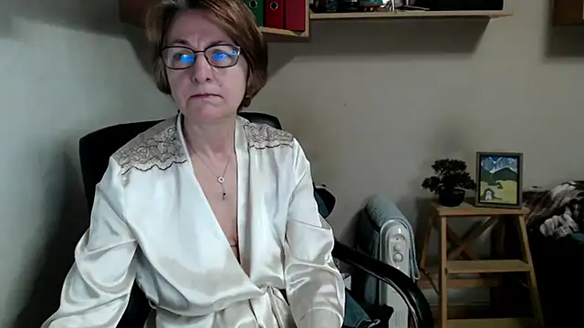 katemodel online show from April 2, 6:22 am