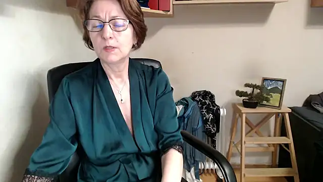 Snapshot of katemodel chatting on June 1, 9:44 am katemodel online show from June 1, 9:44 am
