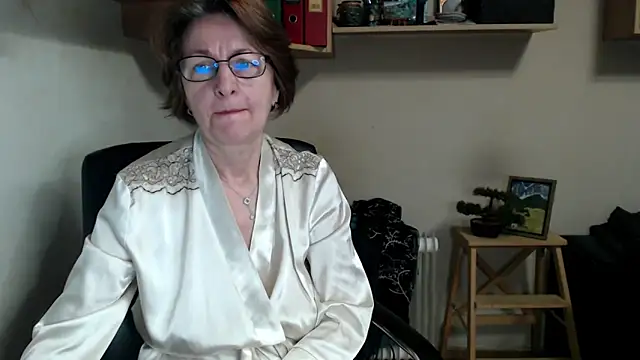 Snapshot of katemodel chatting on June 3, 6:49 am katemodel online show from June 3, 6:49 am