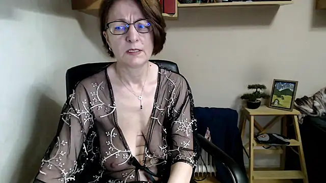 Snapshot of katemodel chatting on June 25, 5:34 am katemodel online show from June 25, 5:34 am