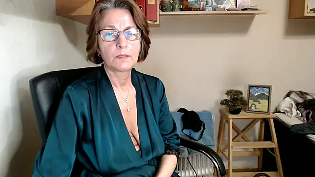 Snapshot of katemodel chatting on August 3, 6:23 am katemodel online show from August 3, 6:23 am