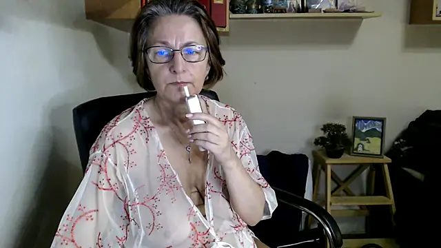 Snapshot of katemodel chatting on August 6, 8:27 am katemodel online show from August 6, 8:27 am