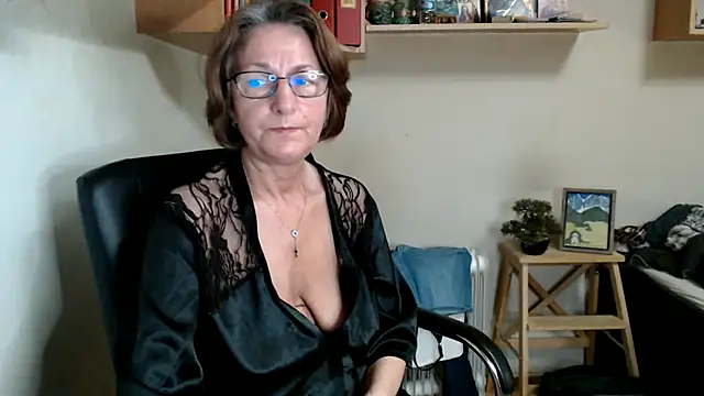 Snapshot of katemodel chatting on August 9, 5:45 am katemodel online show from August 9, 5:45 am
