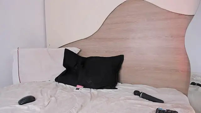 Snapshot of Zoe_dream_ chatting on February 13, 9:22 pm Zoe dream online show from February 13, 9:22 pm