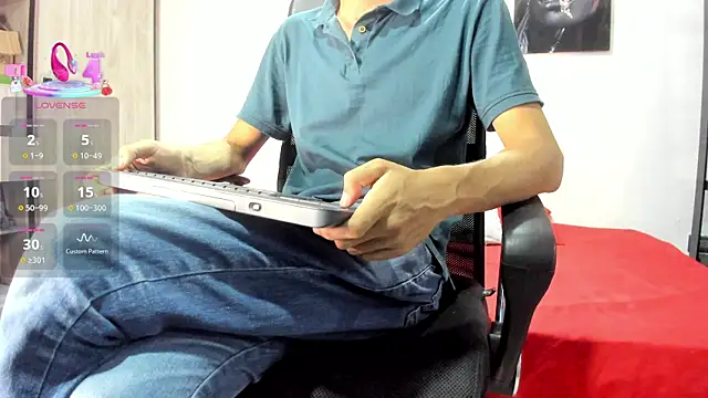 Snapshot of milo_cruz_ chatting on April 25, 5:10 am milo cruz online show from April 25, 5:10 am