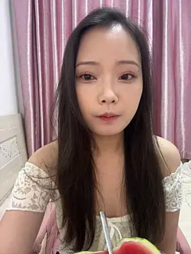 BIGBABYYEYE online show from July 24, 1:31 pm