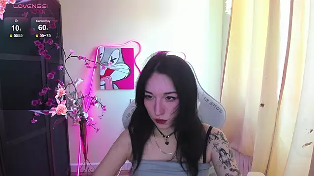 AliceeinWonderlanddd online show from February 3, 6:22 am