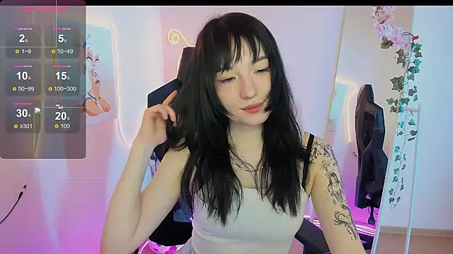 AliceeinWonderlanddd online show from May 1, 2:05 am