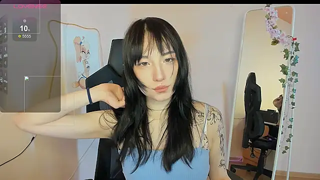 AliceeinWonderlanddd online show from May 6, 2:08 am