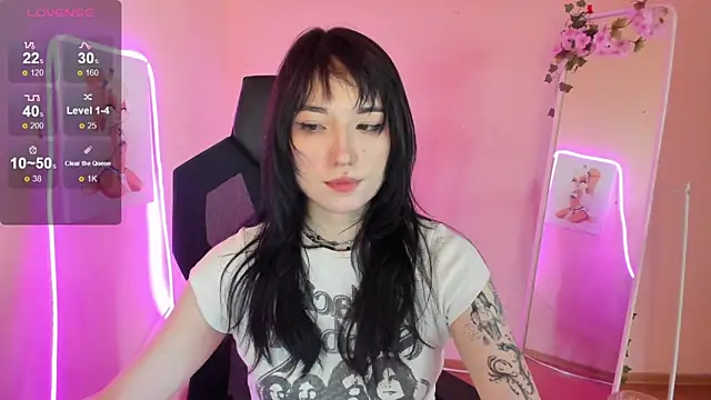Snapshot of AliceeinWonderlanddd chatting on June 11, 2:53 am AliceeinWonderlanddd online show from June 11, 2:53 am