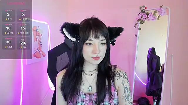 Snapshot of AliceeinWonderlanddd chatting on June 12, 3:27 am AliceeinWonderlanddd online show from June 12, 3:27 am