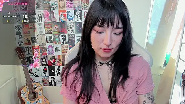 Snapshot of AliceeinWonderlanddd chatting on July 2, 2:33 am AliceeinWonderlanddd online show from July 2, 2:33 am