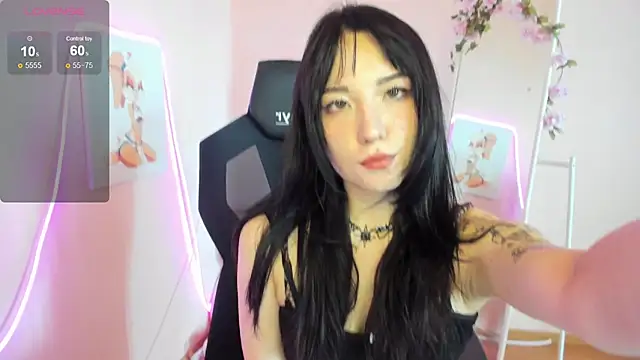 Snapshot of AliceeinWonderlanddd chatting on July 6, 4:31 am AliceeinWonderlanddd online show from July 6, 4:31 am