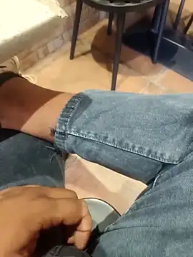 Snapshot of GTX-8194 chatting on March 10, 10:31 am GTX-8194 online show from March 10, 10:31 am