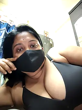 Curvy Trisha online show from February 27, 7:25 pm