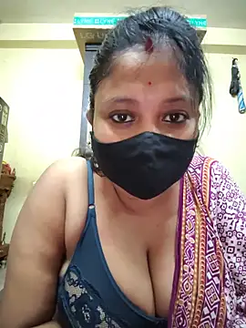 Snapshot of Curvy_Trisha chatting on June 12, 1:21 pm Curvy Trisha online show from June 12, 1:21 pm