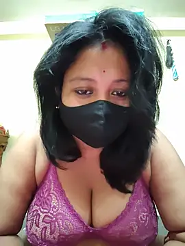 Snapshot of Curvy_Trisha chatting on June 13, 3:32 pm Curvy Trisha online show from June 13, 3:32 pm