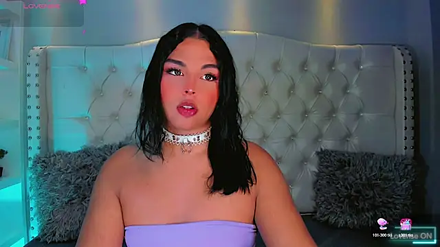 Snapshot of Maia_Hotts chatting on July 6, 8:22 pm Maia Hotts online show from July 6, 8:22 pm